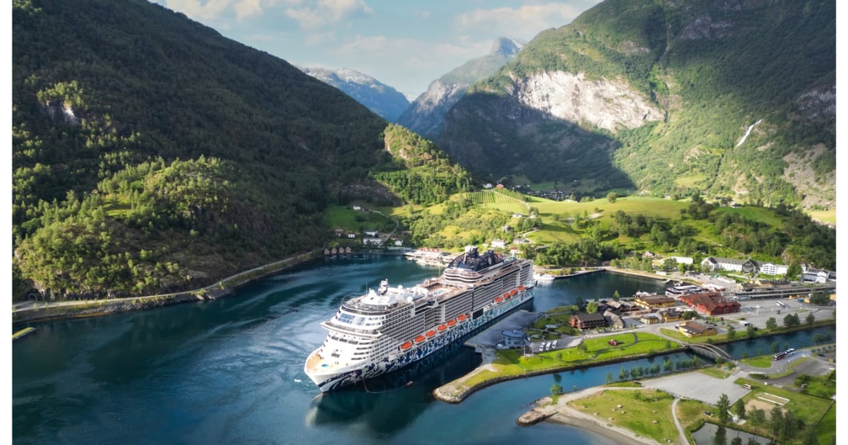 MV Aurelia Noctis sailing on Oceanic Breeze Ship
